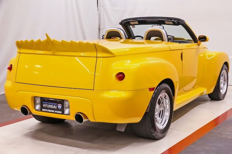 Illustration for article titled At $29,988, Could You Face Owning This Custom 2005 Chevy SSR?